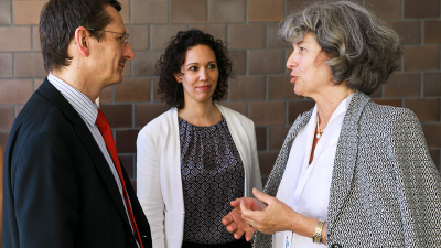 MARUM-Direktor Michael Schulz im Gespräch mit Heike Imhoff (rechts) vom BMUB. 