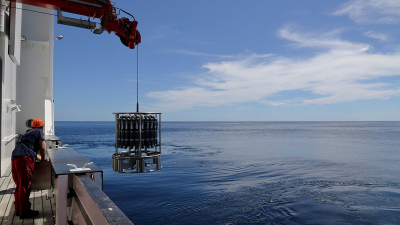 With the help of a device called a CTD rosette, scientists can takes samples from the water column and measure water parameters such as salinity, temperature, oxygen content and particle density. It is lowered into the water from the deck of the ship 