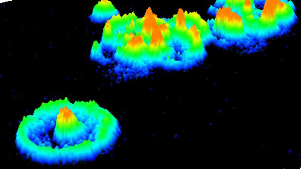 Die Abbildung stellt keine topographische Karte dar, sondern zeigt, wie viel Material sich auflöst. Deutlich zu erkennen sind die so genannten Pulse, die Kraterwellen ähneln. Foto: MARUM – Zentrum für Marine Umweltwissenschaften, Universität Bremen