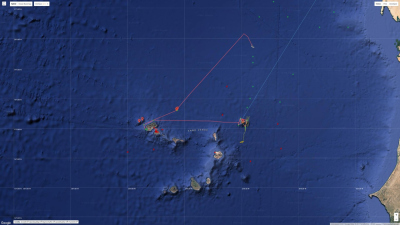 Route des Wellengleiters während der SENGHOR-Seamount-Mission - Blau: Wellengleiter an Bord von FS MERIAN, Rot: während des Einsatzes zurückgelegter KursRed Followed course