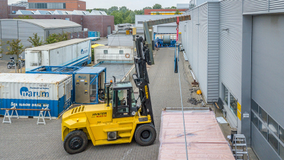Das MARUM-MeBo-Kabel wurde von einer Transporthaspel über einen Umspulblock auf die Winde gespult. foto: MARUM - Zentrum für Marine Umweltwissenschaften, Universität Bremen; T. Klein