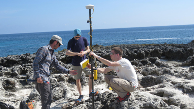 Alessio Rovere und sein Team bei der Arbeit im Feld. Foto: MARUM - Zentrum für Marine Umweltwissenschaften, Universität Bremen