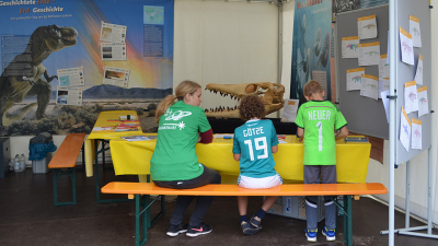 Wie könnten Dinosaurier ausgesehen haben? Das ist eine der Aktivitäten, die das MARUM auf der Explore Science anbietet. Das Experimentierfestival ist mit dem Thema Astronomie zum ersten Mal zu Gast in Bremen. Foto: MARUM - Zentrum für Marine Umweltwissens