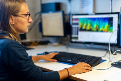 Einblicke in die Lotzentrale auf der METEOR. Foto: MARUM - Zentrum für Marine Umweltwissenschaften, Universität Bremen, V. Diekamp