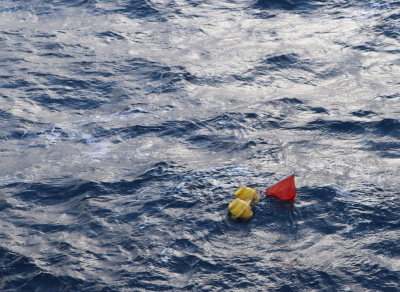 „Da ist sie!“ Die erste Sediemtnfalle taucht auf. Foto: MARUM – Zentrum für Marine Umweltwissenschaften, Universität Bremen
