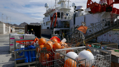 Am Ende der Reise werden alle kleinen und größeren Kisten wieder verpackt. Foto: MARUM, Universität Bremen