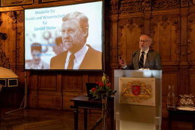 Prof. Jürgen Timm, ehemaliger Rektor der Universität Bremen, hat in einer Laudatio die Verdienste Gerold Wefers gewürdigt. Foto: MARUM - Zentrum für Marine Umweltwissenschaften, Universität Bremen; V. Diekamp   