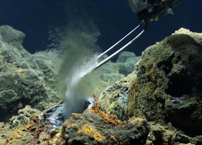 Shimmering vent fluids. Photo: MARUM – Center for Marine Environmental Sciences, University of Bremen