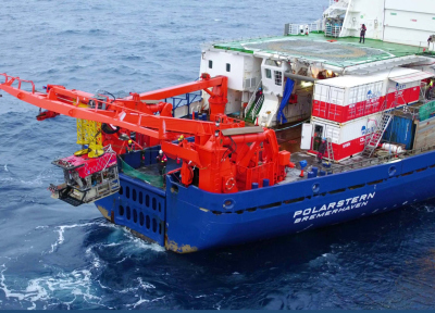 Deployment of ROV MARUM-QUEST via the A-frame of RV POLARSTERN. Photo: MARUM – Center for Marine Environmental Sciences, University of Bremen; Volker Ratmeyer