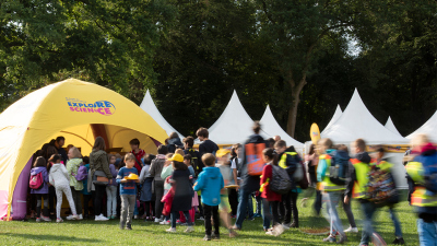 Unter anderem 25 Mitmachstationen lockten rund 9.000 Besucherinnen und Besucher in den Bremer Bürgerpark. Foto: Klaus Tschira Stiftung gGmbH.