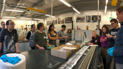 During the shift meetings, the scientists discuss their progress. Photo: IODP/Marlo Garnsworthy