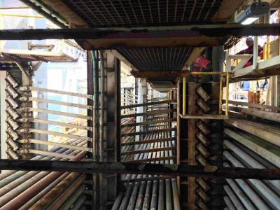 Labyrinth des Bohrgestänges: Aneinandergelegt hat die JR 8.000 Meter an Bohrgestänge dabei! Foto: Swaantje Brzelinski, IODP
