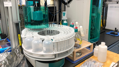 Ionenchromatograph, mit dem die Porenwasserproben analysiert werden. 