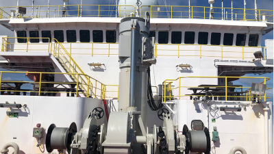 Blick vom Bug auf das Brückendeck der JR 