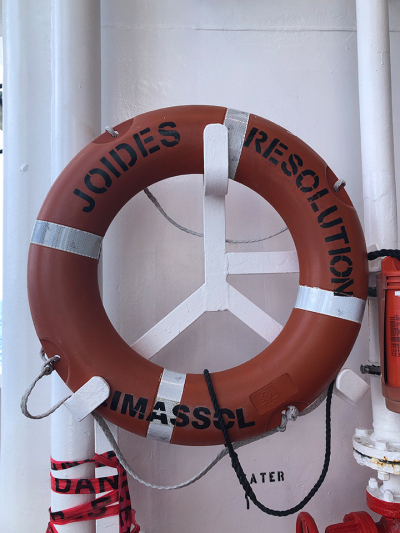 Rettungsring an Bord der JR 