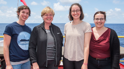 Die Teilnehmenden aus deutschen Instituten. S. Brzelinski, Universität Heidelberg – U. Röhl; MARUM – R. Sheward, Universität Frankfurt – E. Anagnostou, GEOMAR (von links nach rechts). Foto: Tim Fulton & IODP
