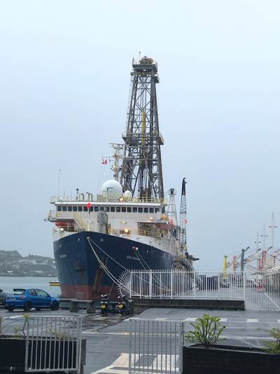JR im Hafen von Papeete.
