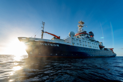 Das Forschungsschiff METEOR. Foto: MARUM − Zentrum für Marine Umweltwissenschaften, Universität Bremen; V. Diekamp