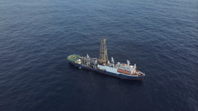 Das wissenschaftliche Bohrschiff JOIDES Resolution. Mit ihrer Hilfe wurden die sich über viele Millionen Jahre erstreckenden Klimaarchive der Tiefseeablagerungen erbohrt. Foto: Adam Kurtz