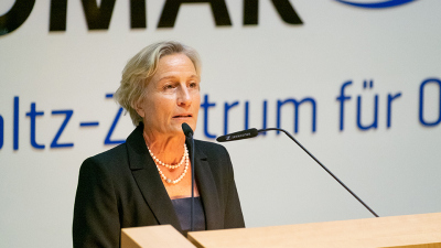 In her celebratory lecture, Prof. Dr. Nicole Dubilier explained to the guests the importance of symbiotic communities in the deep sea, but also in shallow water. Photo: Jan Steffen/GEOMAR