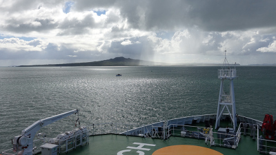 The research vessel SONNE en route in the Pacific Ocean. Here, in the so-called Indo-Pacific Warm Pool, the interaction of ocean and atmosphere is particularly evident. Photo: MARUM - Center for Marine Environmental Sciences, University of Bremen; M. Moht