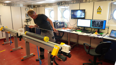 Core analysis in the laboratory. Picture: Tabea König