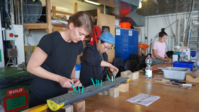 Pore water analysis. Photo: Tabea King