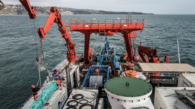 Die Expedition M 142 mit dem Forschungsschiff METEOR führte Forschende von MARUM und dem Kieler GEOMAR zum Tiefseefächer der Donau im westlichen Schwarzen Meer. Foto: MARUM - Zentrum für Marine Umweltwissenschaften, Universität Bremen; M. Beims