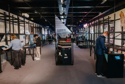 Blick in die schwimmende Ausstellung auf der MS Wissenschaft. Foto: Ilja C. Hendel/Wissenschaft im Dialog