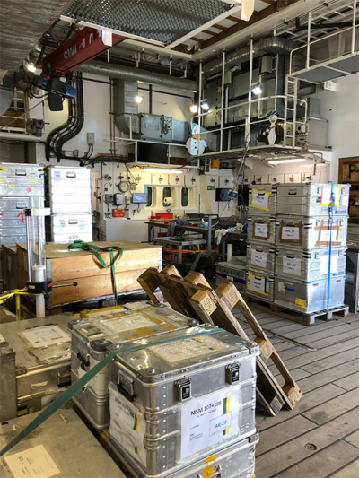 Gepackte Kisten warten darauf in den Containern verstaut zu werden. Foto: MARUM/Uni Bremen