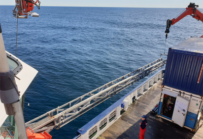 Das Schwerelot an der Seite des Schiffes. Foto: Katharina Streuff 