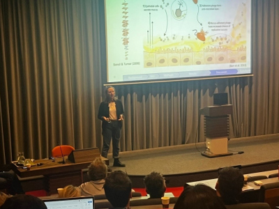 Me giving my talk at the 5th AcroporaNet Symposium.