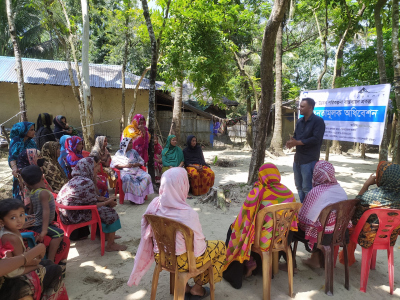 Discussing with woman in the vicinities