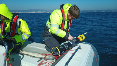 Das AUV wird für die Messkampagne vorbereitet. Foto: Marc Nogueras Cervera