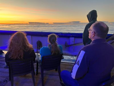 Sonnenaufgang über dem blauen Meer. Foto: K. Zonneveld