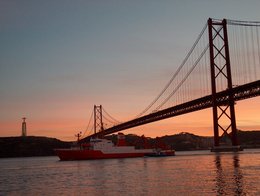 das dt. Forschungsschiff SONEE in Lissabon vor der Expedition GAP