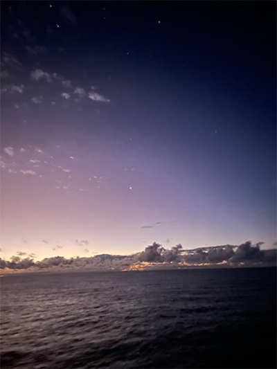 Kurz nach Sonnenuntergang (mit sichtbarem Mars). 