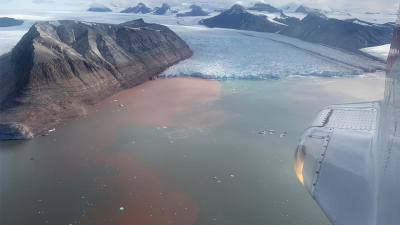 Glacial meltwater streams supplying rock particles (incl. organic carbon) to downstream fjords ecosystems. Picture: Torben Stichel