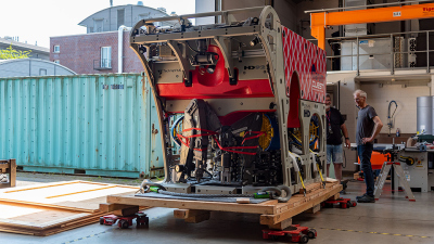 Nun steht er in der Werkhalle II des MARUM: Der neue ferngesteuerte Tauchroboter MARUM-QUEST 5000. Foto: MARUM - Zentrum für Marine Umweltwissenschaften, Uni Bremen; V. Diekamp