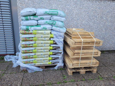 Erde und Holz