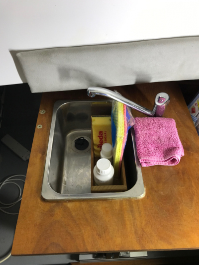 Mini-Pantry in der Bug-Kabine