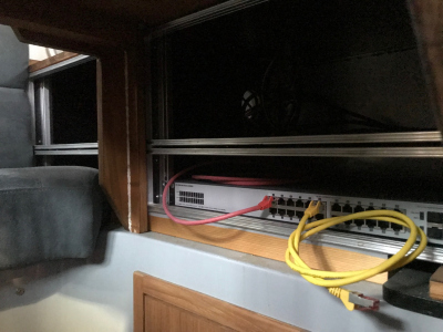 19 inch Einbauplätze + LAN Switch