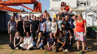 Viele strahlende Gesichter auf einem letzten Gruppenbild der Expedition M192. Foto: Stefan Seidel