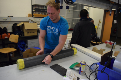 Further separation of the core with a wire. Photo: ZMT; A.Daschner