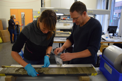 Sampling. Photo: ZMT; A.Daschner