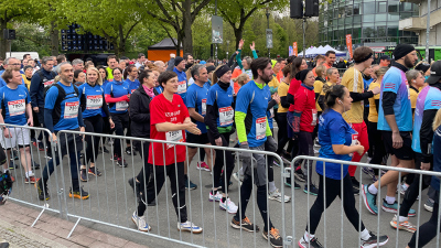 Let's go: The team sets off together on the run. The finish line is the Weser Stadium. Photo: MARUM; J. Nitsch