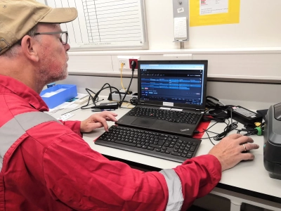 ESO Curator entering information into mDIS