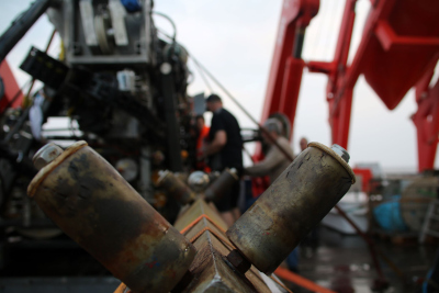 A corebarrel is unloaded after a MeBo70-deployment
