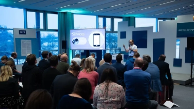 Christophe Galerne bei der Innovationssprint-Vorstellung des Projekts. Insgesamt wurden zehn Prozent der eingereichten Vorhaben für eine Förderung ausgewählt. Foto: DATIpilot