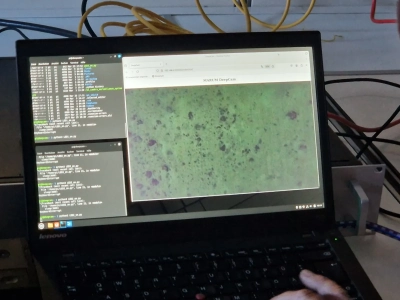 Knifflige Aufgabe gemeistert, das neue Set-up funktioniert! Foto: MARUM – Zentrum für Marine Umweltwissenschaften, Universität Bremen